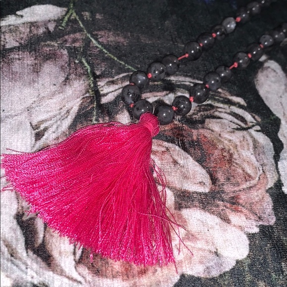 Boutique Tassel Necklace - Picture 2 of 3